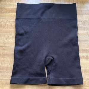 Loft // XS/S black Shorts for under dresses